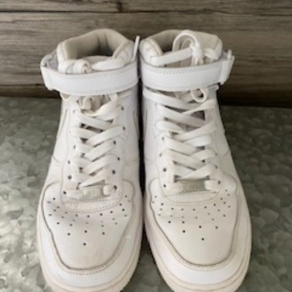 NIKE HIGH TOP AIR FORCE ONES SIZE 7